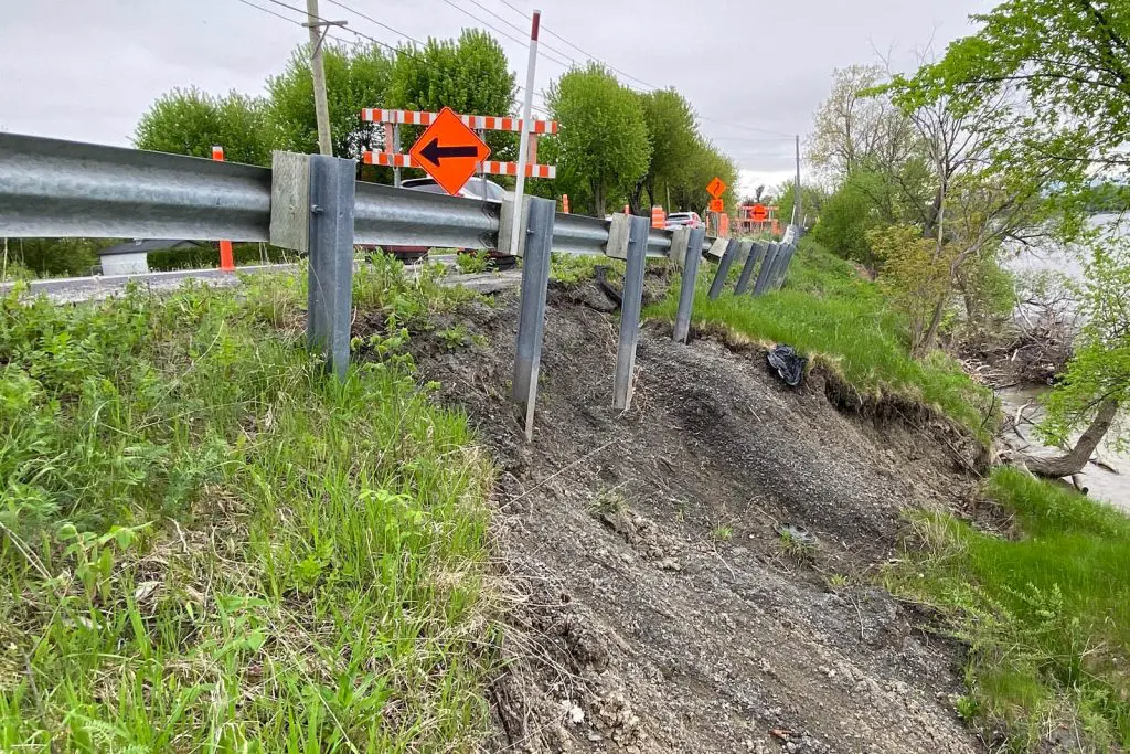L'érosion des berges est significative.